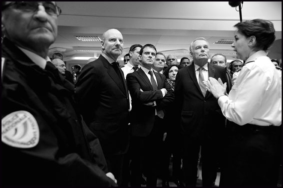 PARIS : Ayrault and Valls visit the police control room at the Maison de la RATP