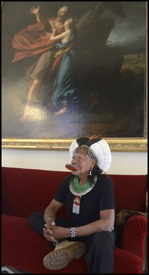 Paris: Raoni Metuktire at the National Assembly