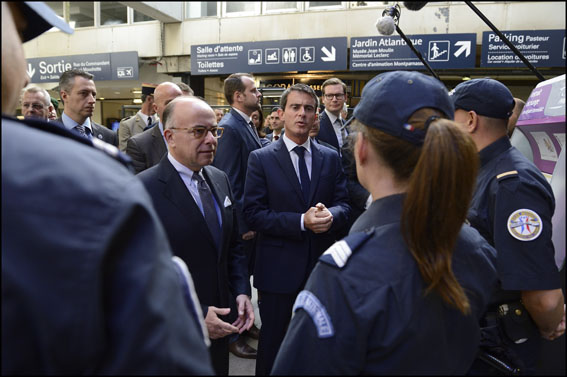 Paris: Valls and Cazeneuve visiting the Paris Montparnasse railway station