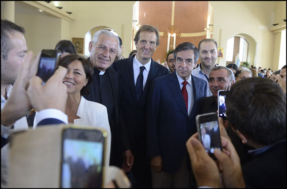 Sarcelles: Fillon during a mass with Iraqi refugees