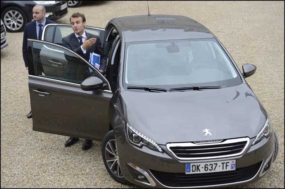 Paris: Weekly Cabinet meeting at Elysee Palace