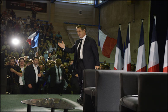 Saint-Julien-les-Villas: Sarkozy during a meeting