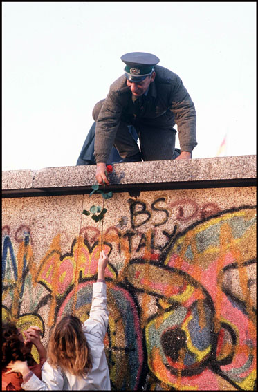 BERLIN< CHUTE DU MUR DE BERLIN