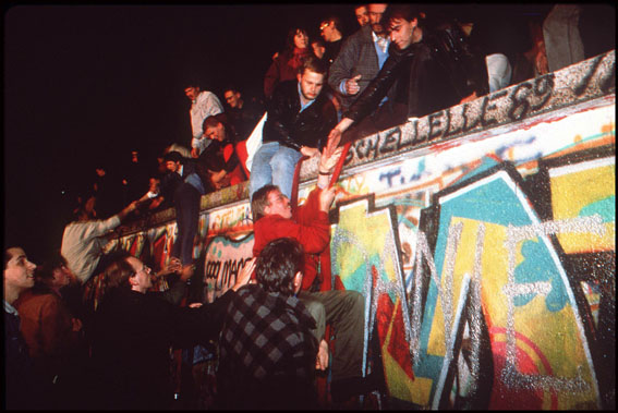 BERLIN< CHUTE DU MUR DE BERLIN