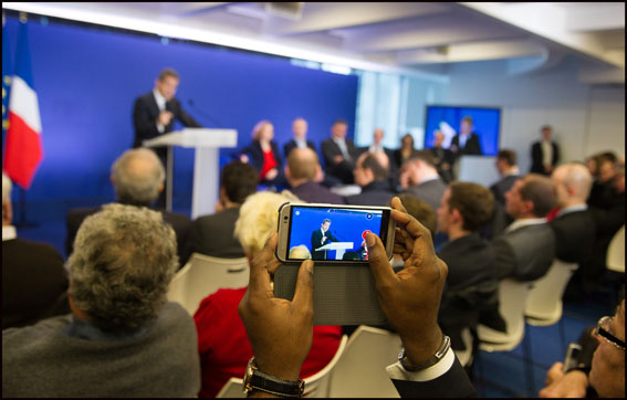 Paris:Sarkozy welcomes new supporters
