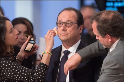 Paris: Hollande during "Le Supplement" live show