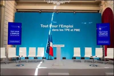 Paris: Valls press conference on TPE and PME