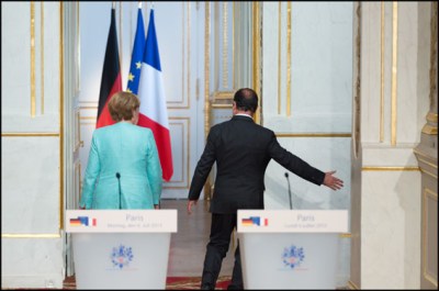 Paris: Hollande and Merkel deliver a speech to the press