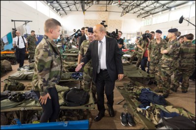 Jean-Yves Le Drian. Jean-Yves Le Drian, Ministre de la Defense, s'est rendu au camp des Loges pour visiter le dispositif Sentinelle. SainGermain-en-Laye, FRANCE-09/07/2015
