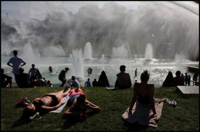 Tourists at the Tour Eifffel in Paris, view of the Trocadero with water jet. Paris, FRANCE-22/08/2015