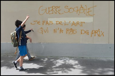 Guerre sociale, je fais de l'Art qui n'a pas de prix. Graffitis, spray painted during a demonstration against labour reforms. Paris, FRANCE-15/06/2016