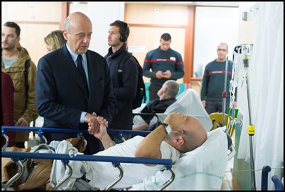 Alain Juppe. Candidate for the right-wing Les Republicains (LR) party primaries ahead of the 2017 presidential election Alain Juppe (C) visiting the emergency department of the Robert Ballanger hospital. Aulnay-sous-Bois, FRANCE-17/09/2016