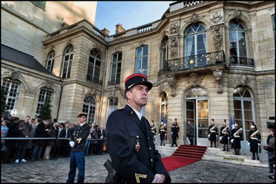 Gendarmes Outgoing French Prime Minister Manuel Valls and newly appointed French Prime minister Bernard Cazeneuve during an handover ceremony. Paris, FRANCE-06/12/2016/